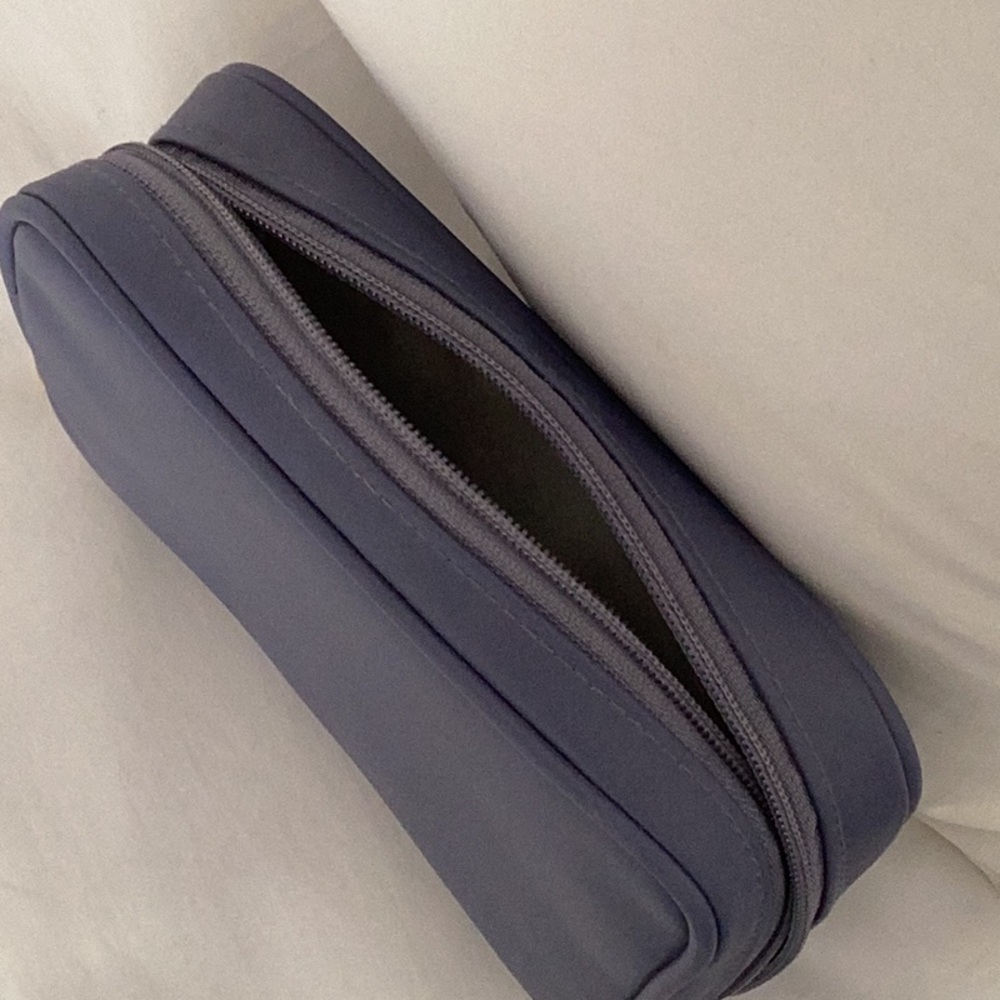 COPY - MARY KAY MAKE-UP TRAVEL BAG - Picture 7 of 9